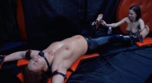Ticklish confrontation of two topless sisters – Wrestler Atlanta vs Gera